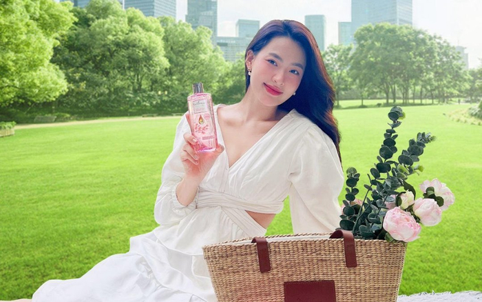 Hè 'gõ cửa' mà vẫn chưa biết mặc gì? Để Minh Trang và Suni Hạ Linh gợi ý cho nàng những mẫu đầm xuân hè đang hot dạo gần đây Ảnh 2