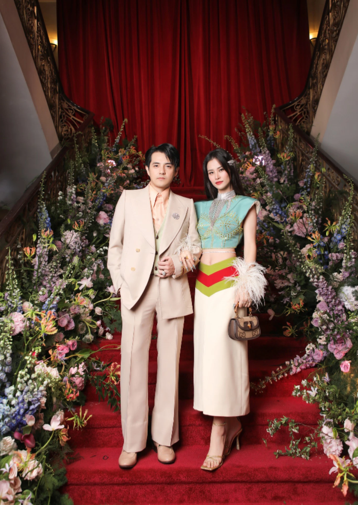 Vợ chồng Đông Nhi – Ông Cao Thắng đầy quyền lực trong một thiết kế của nhà mốt Gucci.