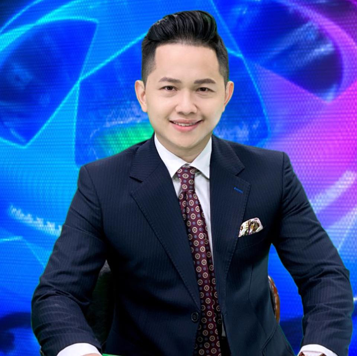 Anh chàng cựu sinh viên K5 – chuyên ngành Quản trị kinh doanh – cũng là một gương mặt sinh viên tích cực tham gia các hoạt động trải nghiệm ở trường. Chưa từng theo học một lớp MC nào, cũng không nghĩ mình sẽ trở thành một MC cho đến khi được “chỉ định” dẫn cho một chương trình của trường, đó là cái duyên mở ra hướng đi mới cho Quân. Từ đây, chàng sinh viên được tạo cơ hội dẫn thêm nhiều sự kiện lớn nhỏ tại ĐH FPT; các chương trình của Tập đoàn FPT và sau này là sóng truyền hình.