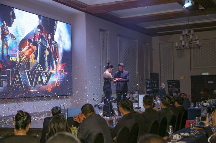 Hai diễn viên của bộ phim Phá Vây tham gia Liên Minh Kinh Doanh lần 5 với màn tương tác gây ấn tượng đến hơn 200 doanh nghiệp tại sự kiện