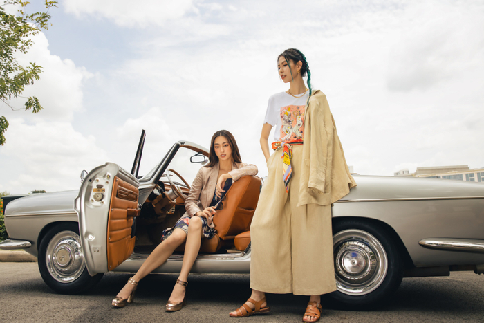 Đôi bạn thân trong outfit thanh lịch nhưng vẫn rất phóng khoáng cho những buổi hẹn sau giờ làm.