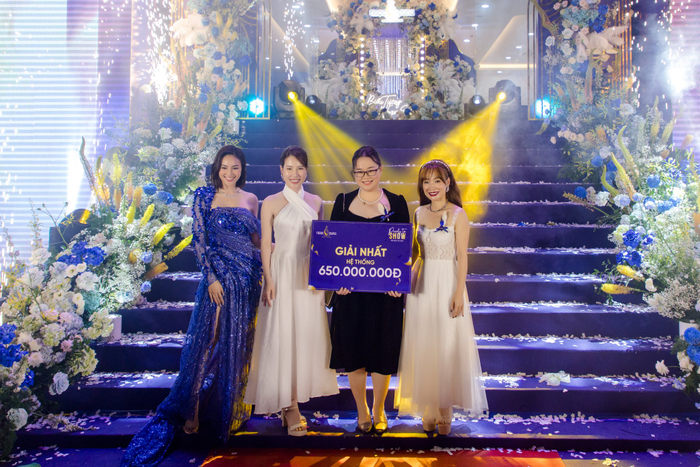 Lan Ngọc trao giải cuộc thi Ready To Show - Sẵn sàng tỏa sáng