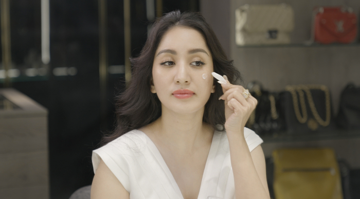 Cận cảnh làn da đẹp không tì vết của nữ hoàng dancesport Khánh Thi