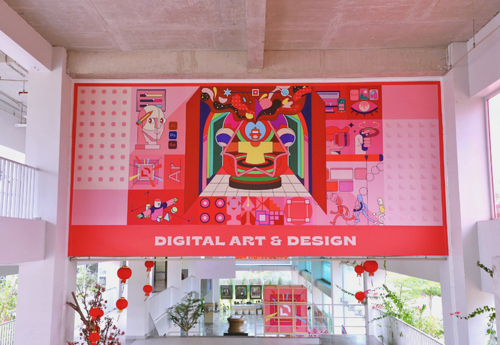 Thư viện cực phẩm: rộng mênh mông, 3 tầng thông thoáng với các bức tường mỹ thuật số biết “kể chuyện” cũng là một trong những điểm đến làm nên thương hiệu của campus quận 9. Wifi phủ sóng “căng đét” quanh trường nên hãy tải ứng dụng Artivive để trải nghiệm công nghệ thực tế ảo tăng cường (AR) trong khắp khuôn viên