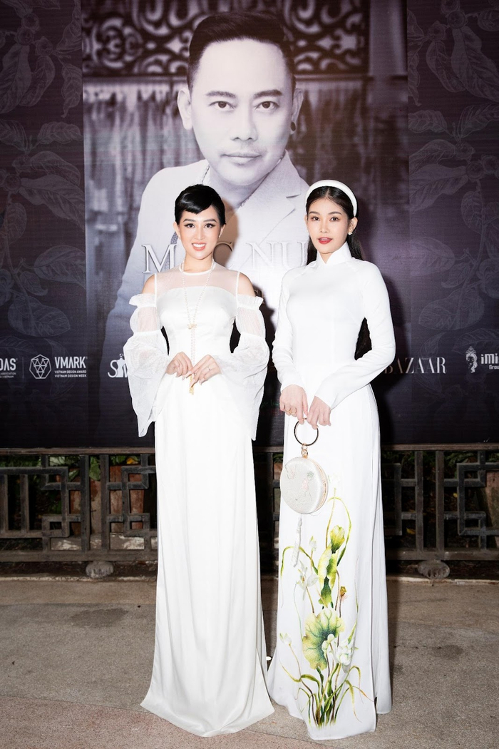 Hoa hậu Huỳnh Thúy Anh cùng Hoa hậu Lê Âu Ngân Anh dịu dàng trong tà áo dài