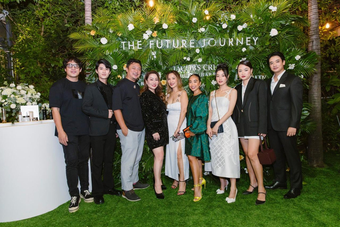 Đạo diễn và diễn viên phim “Em & Trịnh” cùng ca sĩ Đoan Trang, Giám đốc Loreal Luxury Lê Mai Linh, Host Trịnh Thuý Hương