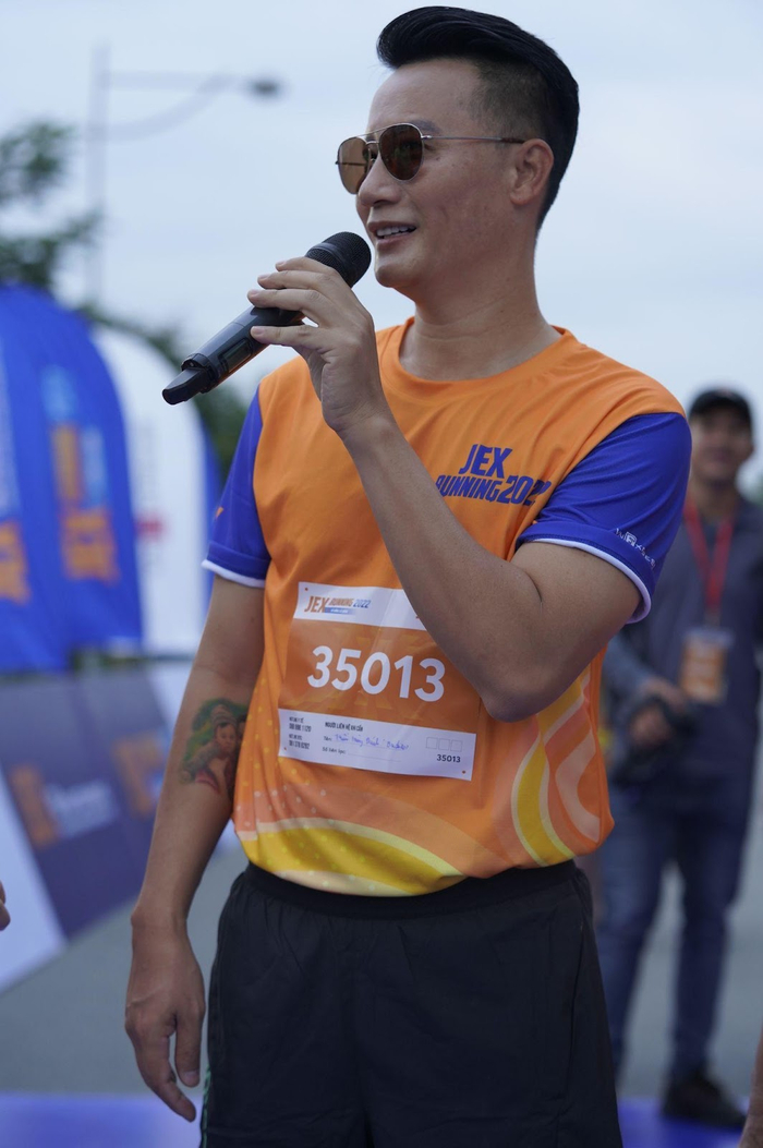 Là người đam mê thể thao nên Hoàng Bách rất thích những bạn dành thời gian chạy một cách chuyên nghiệp