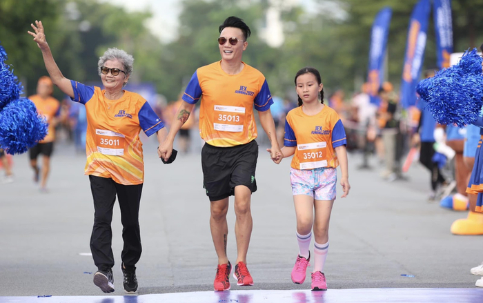 Nhạc sĩ Hoàng Bách: 'JEX Running 2022 là giải chạy chuyên nghiệp và rất có ý nghĩa với cả gia đình mình' Ảnh 2