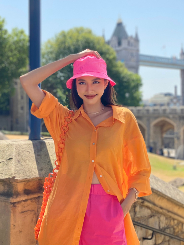 Set đồ hiện đang được nhiều tín đồ thời trang săn đón nhờ sức hút của Thùy Tiên.