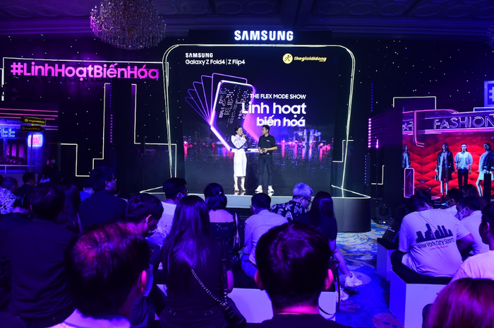 Là sự kiện chiêu đãi Samfans đầu tiên không chỉ hấp dẫn về mặt thị giác, tại đây người hâm mộ có thể trực tiếp trên tay và trải nghiệm những tính năng hấp dẫn của Galaxy Z Fold4 và Z Flip4 một cách trực quan.
