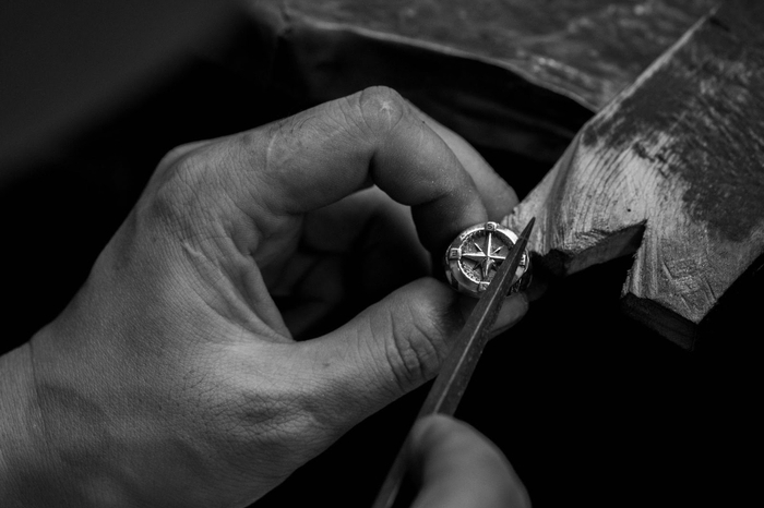 Hình ảnh một chế tác trong BST mới nhất tại xưởng sản xuất của Helios