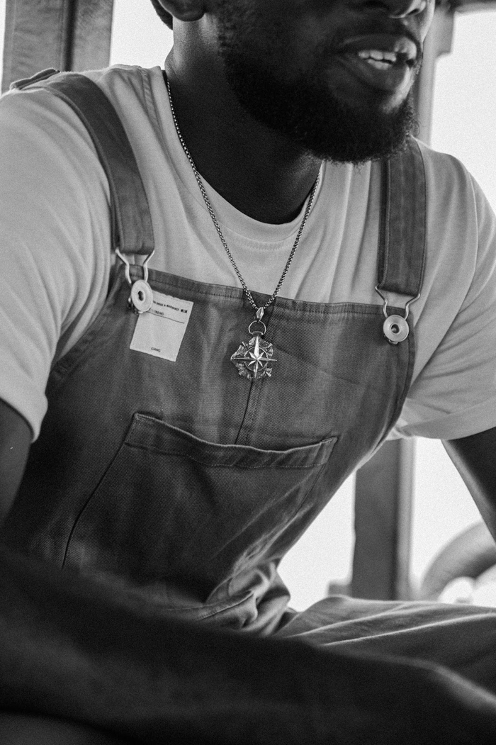 Mẫu dây chuyền lấy ý tưởng la bàn trong BST mới nhất của Helios.