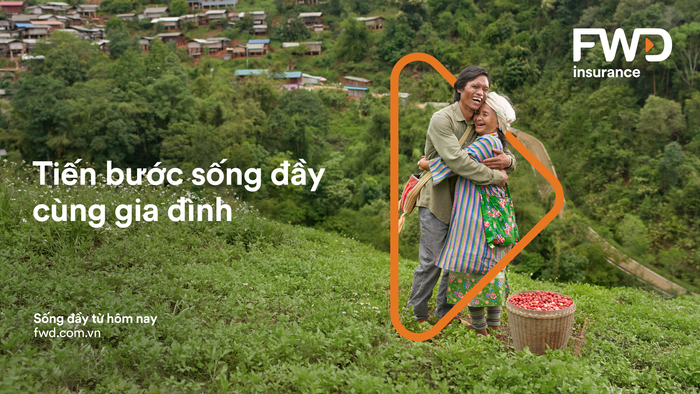 Sau 2 năm sống xa gia đình, anh Somchai Jayo đã được gặp lại những người thân yêu của mình. Đây cũng là lần đầu tiên anh được trải nghiệm cảm giác du lịch bằng máy bay và tàu lửa!