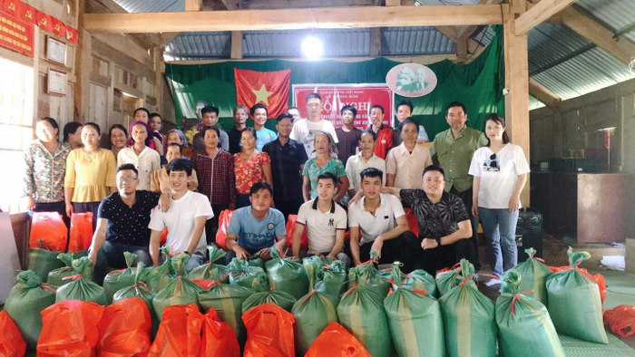 Khương Duy và Connect Media thường xuyên tổ chức các chương trình thiện nguyện giúp các hoàn cảnh khó khăn