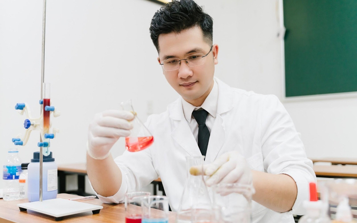 Thầy giáo 9x đam mê môn Hóa và hành trình truyền lửa cho sĩ tử mùa thi Ảnh 2