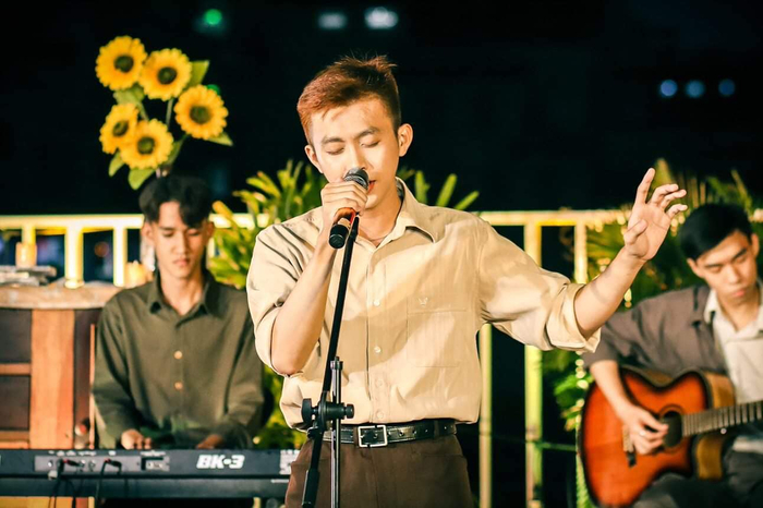 Ngọc Lợi thể hiện năng khiếu đặc biệt với âm nhạc, ca cải lương “cực mùi”