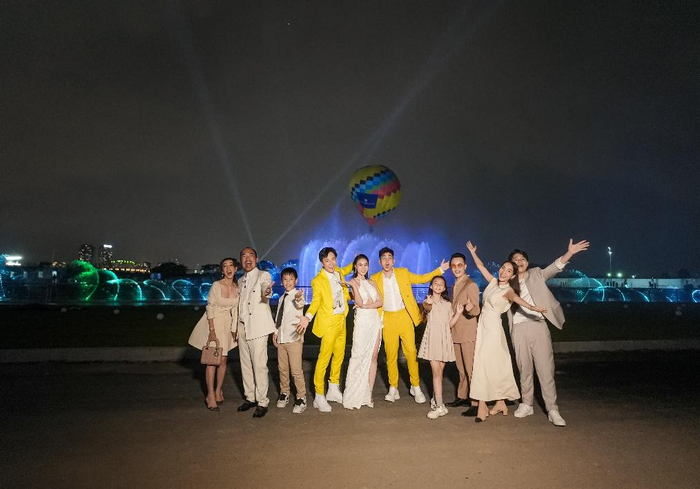 Đông đảo sao Việt đã đến check-in và cực kỳ ấn tượng với màn trình diễn nhạc nước hoành tráng chưa từng có