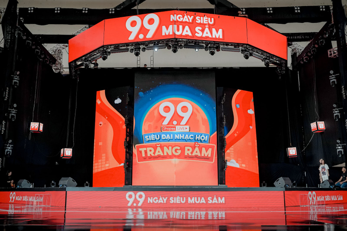 Bên cạnh đó, sân khấu siêu hoành tráng được ứng dụng công nghệ AR hứa hẹn sẽ mang đến cho khán giả trải nghiệm giải trí mãn nhãn.