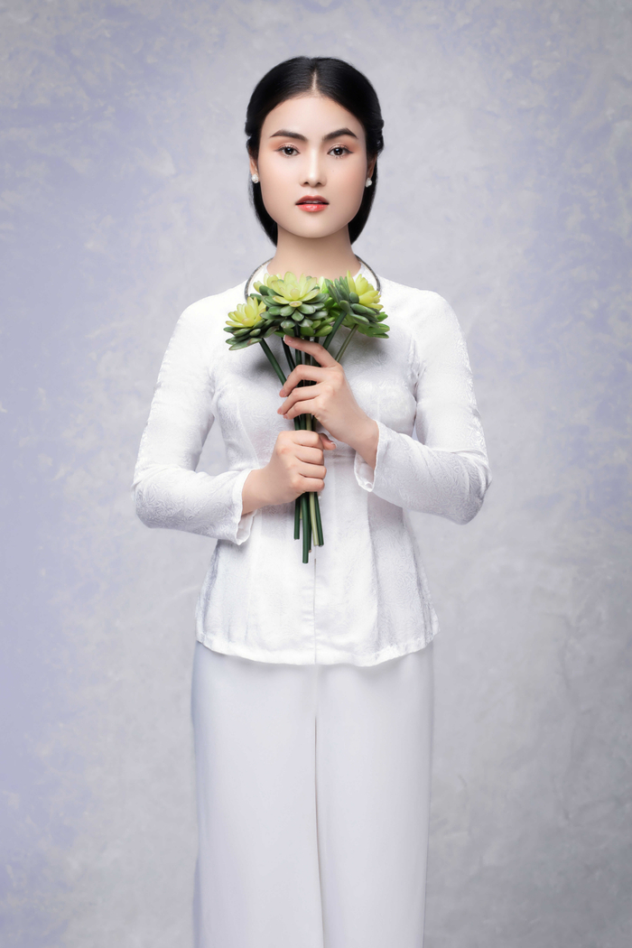 Quán quân Dấu chân Showbiz 2018 Hà Uyển Linh ra album đầu tay Ảnh 2