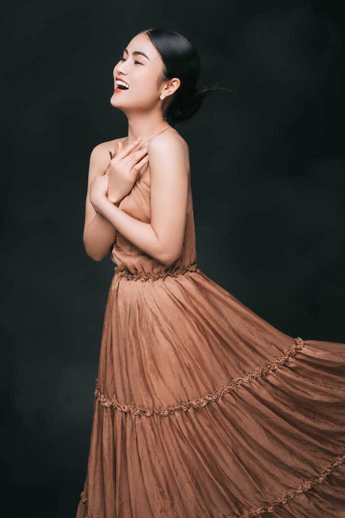 Quán quân Dấu chân Showbiz 2018 Hà Uyển Linh ra album đầu tay Ảnh 1