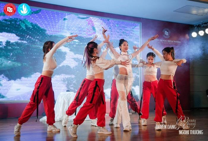 Phạm Thùy Dương thí sinh nhỏ tuổi nhất cuộc thi Hoa hậu Hòa Bình Việt Nam 2022 Ảnh 2