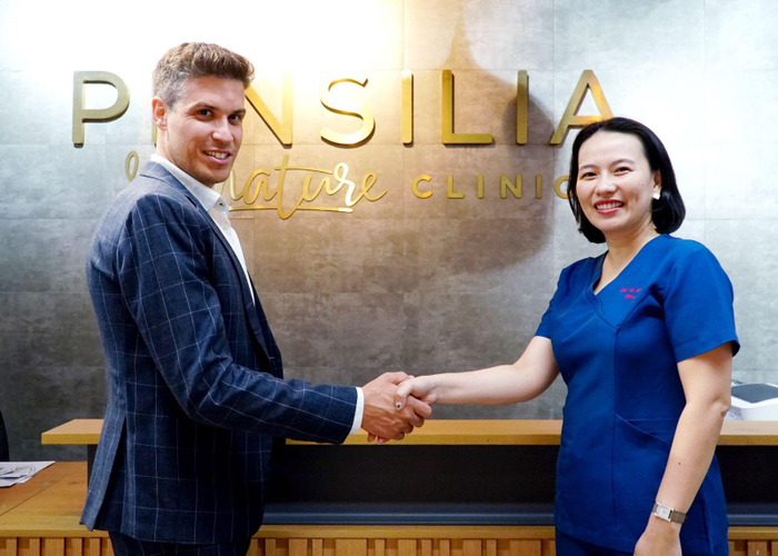 Mr Ron Levy - Giám đốc kinh doanh khu vực Châu Á Thái Bình Dương của Tập đoàn Alma Lasers và Bs.CK2 Nguyễn Phương Thảo - Giám đốc chuyên môn của Pensilia Beauty Clinic