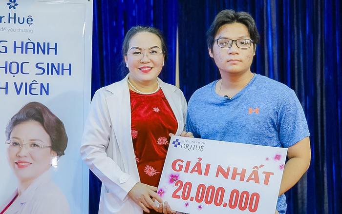 Dr. Huệ 'bùng nổ trở lại' với chuỗi chương trình Đồng hành cùng học sinh - sinh viên Ảnh 2