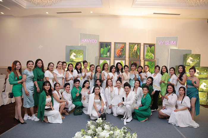 Láo Soái Nhi, Hoài Thu hội ngộ hot TikToker trong lễ ra mắt sản phẩm của Havyco Group Ảnh 4