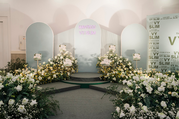 Láo Soái Nhi, Hoài Thu hội ngộ hot TikToker trong lễ ra mắt sản phẩm của Havyco Group Ảnh 5