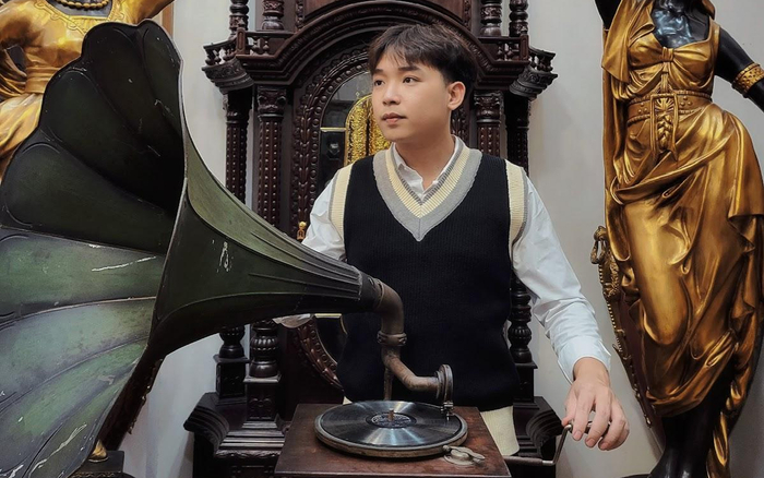 Yêu nét Châu Âu tráng lệ tìm tòi và học hỏi - Cách mà Phạm Văn Lượng chinh phục con đường sưu tầm cổ vật Phương Tây Ảnh 2