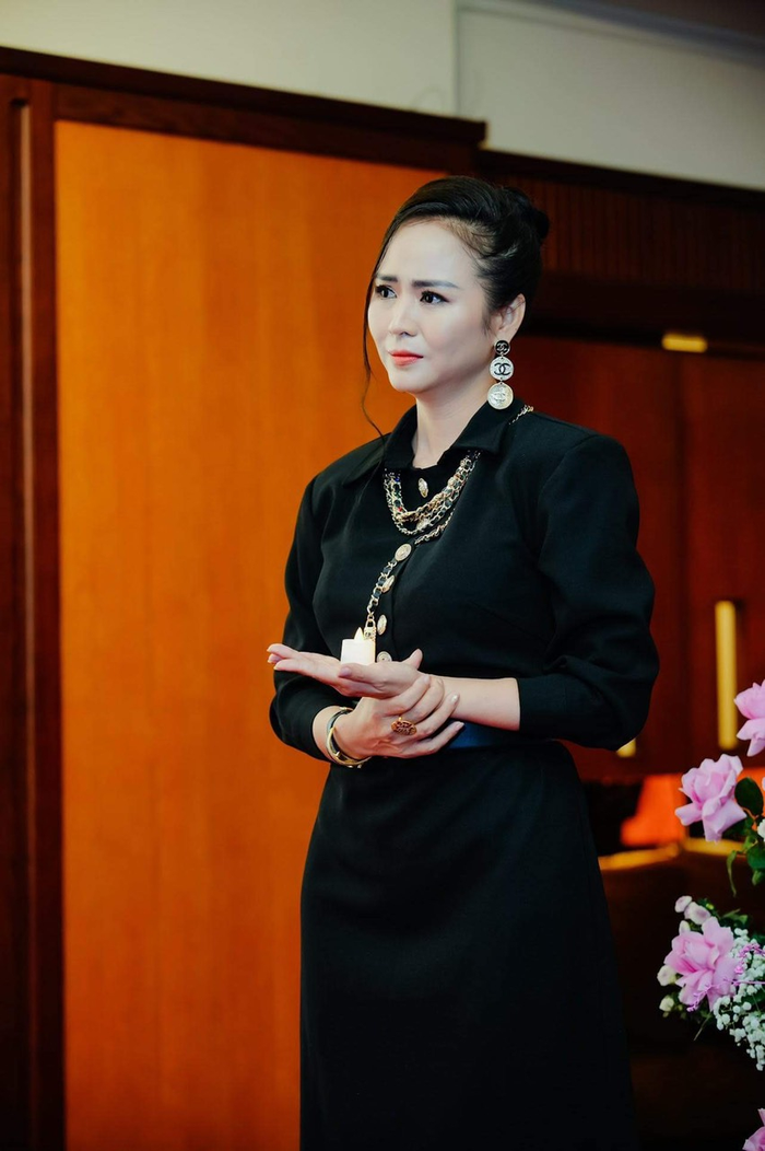 Nữ hoàng hoa hồng Bùi Thanh Hương - Người đạo diễn những ý tưởng đầy cảm xúc cho người em gái của mình.