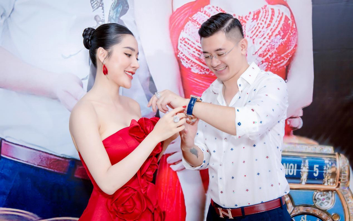 Nữ đại gia cần thơ chơi lớn chi tặng chồng đồng hồ 11 tỷ nhân kỷ niệm 5 năm ngày cưới Ảnh 2