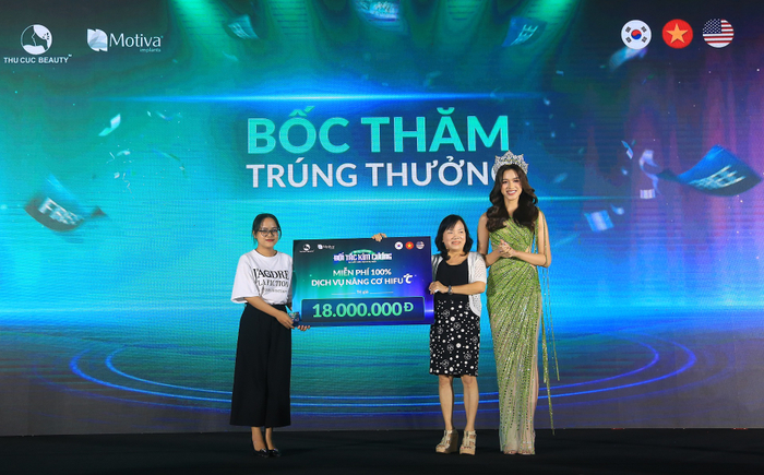 Khách hàng may mắn nhận được suất làm đẹp 0 đồng tại Đại tiệc vinh danh của Thu Cúc