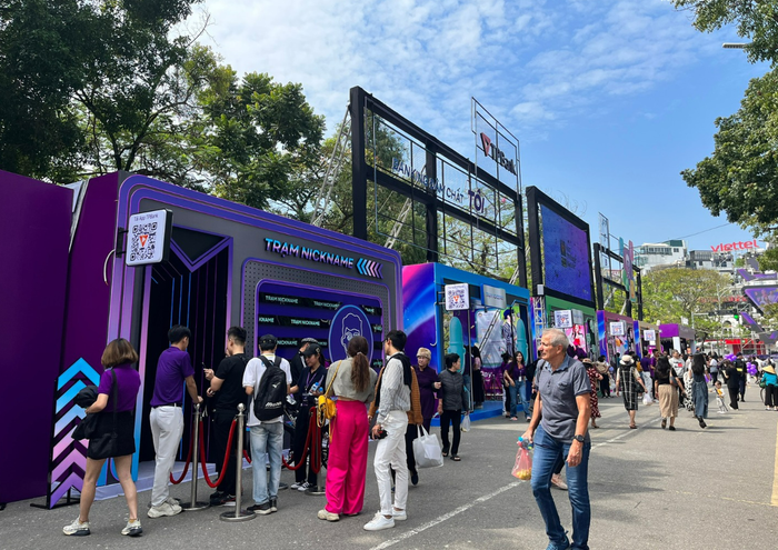 Trải nghiệm dịch vụ ngân hàng theo cách riêng nhà Bank Tím, tưởng chừng như chỉ xuất hiện trong những bộ phim công nghệ của thế giới tương lai nhưng lại hiện hữu đầy mới lạ trong những hoạt động gắn liền với đời sống hàng ngày qua “Bộ sưu tập 5 tính năng cá nhân hóa” trên App TPBank.