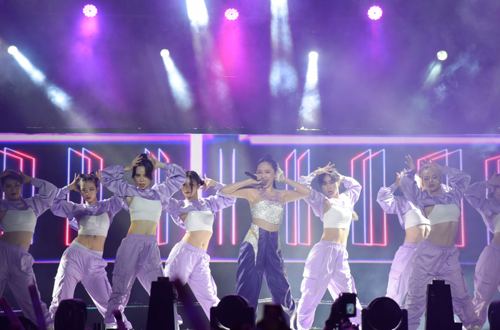 Những hình ảnh “tỏa ra sức nóng” vì sao bạn có thể đứng yên giữa bầu không khí tràn ngập tinh thần “quẩy sung” thế này được