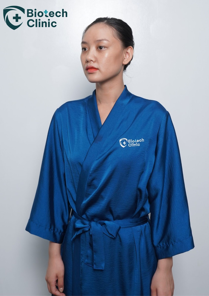 Góc nghiêng chảy xệ, làn da thâm sạm khiến chị Nga già hơn cả chục tuổi