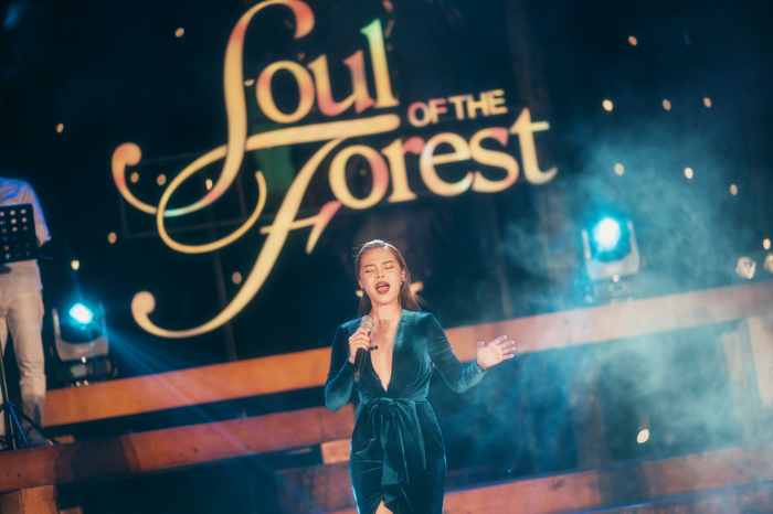 Giang Hồng Ngọc đắm đuối trong những tình khúc bolero