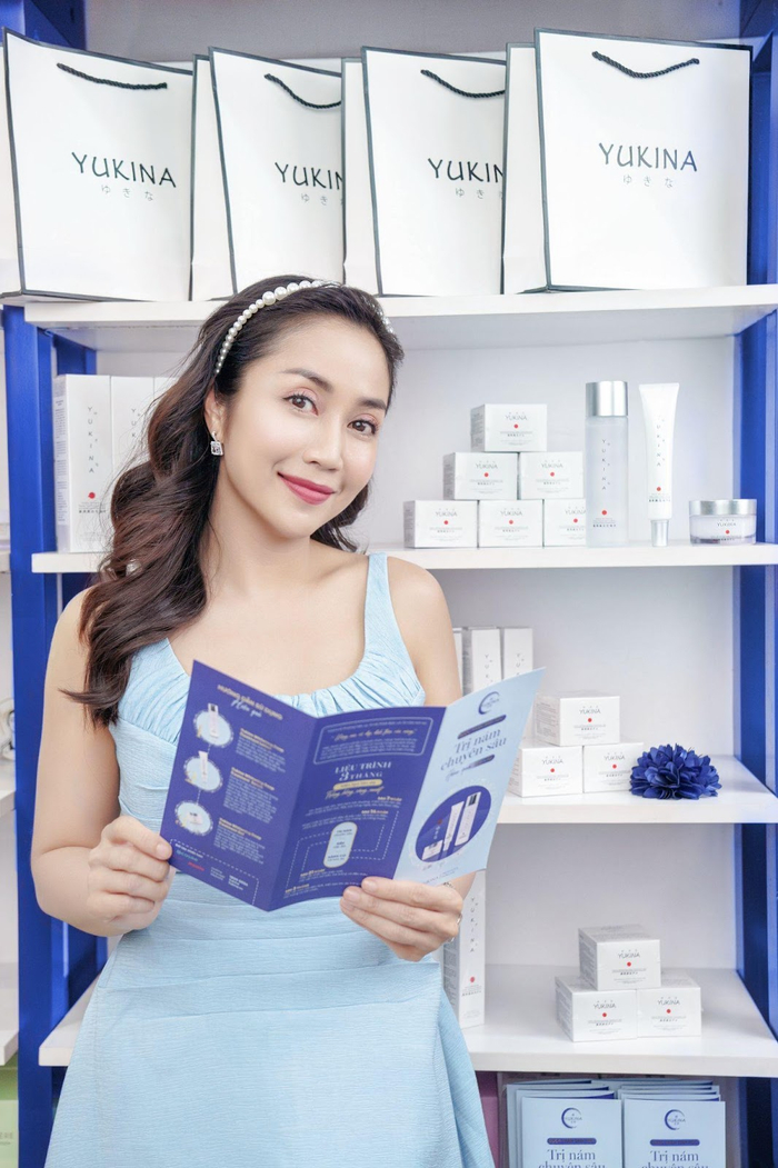 Yukina lên kệ tại Ốc Mama
