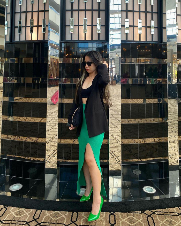 Thần thái của mẫu ảnh làm toát lên tinh thần của bộ sưu tập