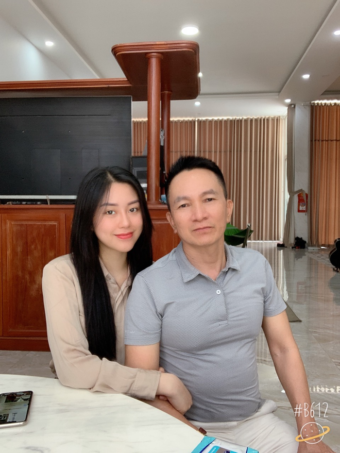 Ngoài 50 tuổi nhưng vị doanh nhân này vẫn rất trẻ trung, phong độ.