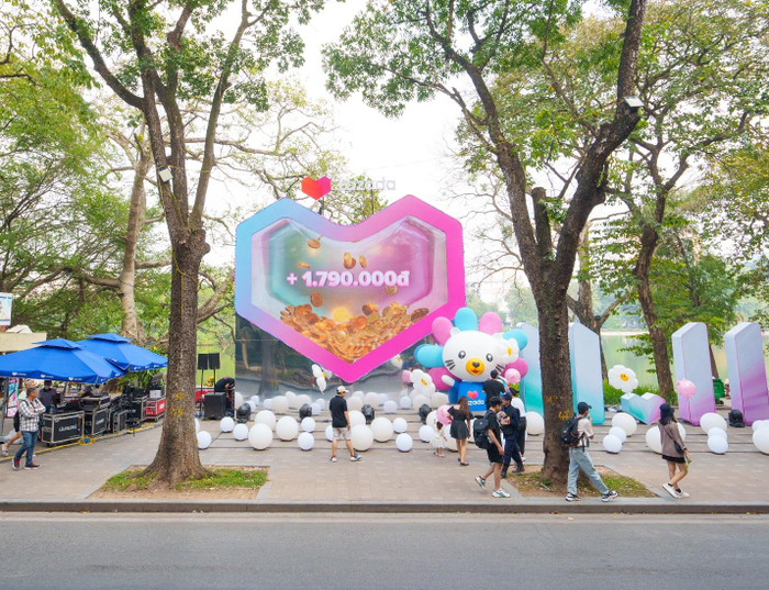 Tổng giá trị voucher liên tục được cập nhật trên màn hình, tính đến hôm nay trạm quà đã được bơm gần 9 tỷ đồng.