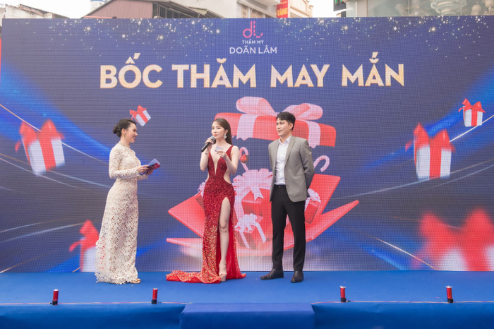 'Phó tổng Hoàng' bất ngờ tái hợp cùng Diễn viên Quỳnh Nga tại Lễ ra mắt Trung tâm Thẩm mỹ Doãn Lâm Ảnh 5