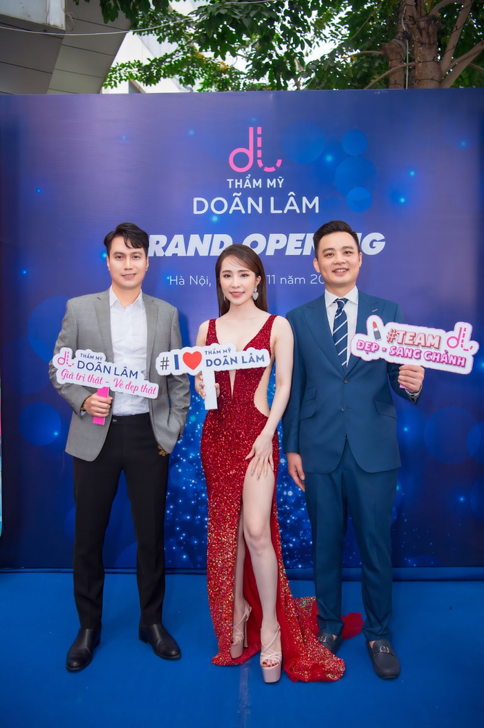 'Phó tổng Hoàng' bất ngờ tái hợp cùng Diễn viên Quỳnh Nga tại Lễ ra mắt Trung tâm Thẩm mỹ Doãn Lâm Ảnh 4