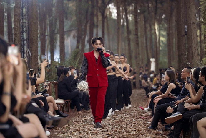 Nguyễn Trần Trung Quân thăng hoa cùng ca khúc Cỏ tại See in the Forest