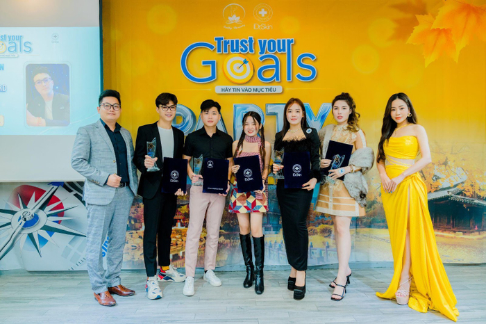 Vinh danh top khách hàng, nhà phân phối trong sự kiện tri ân 'Trust Your Goals' được công ty Sally Beauty và nhãn hàng iDr.Skin tổ chức tại đất nước xa xôi – Hàn Quốc Ảnh 4