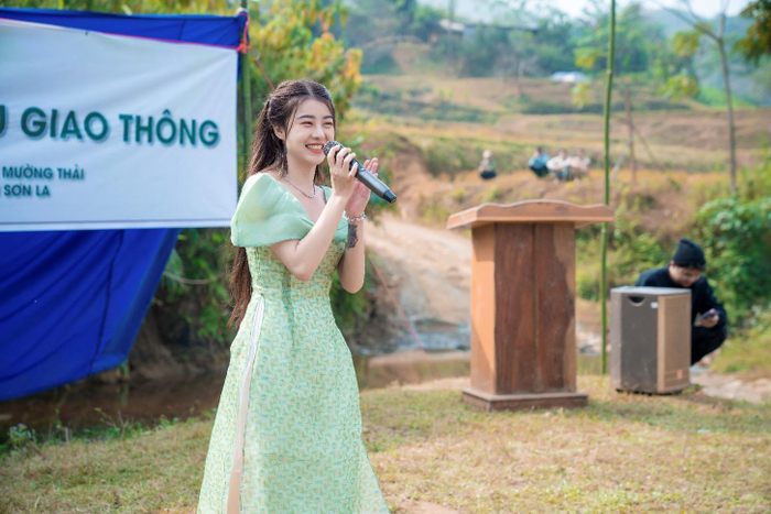 Hana Cẩm Tiên với niềm hạnh phúc khi làm được những điều có ích cho cộng đồng