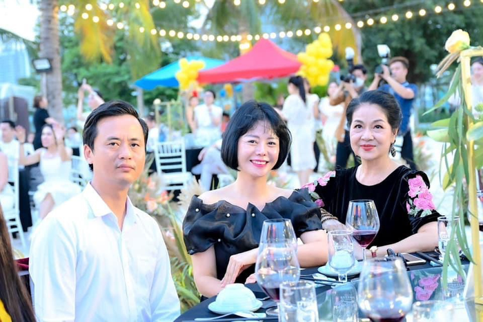 NSƯT Bùi Minh Phương cùng đạo diễn Thu Hoài hội ngộ tại đêm tiệc