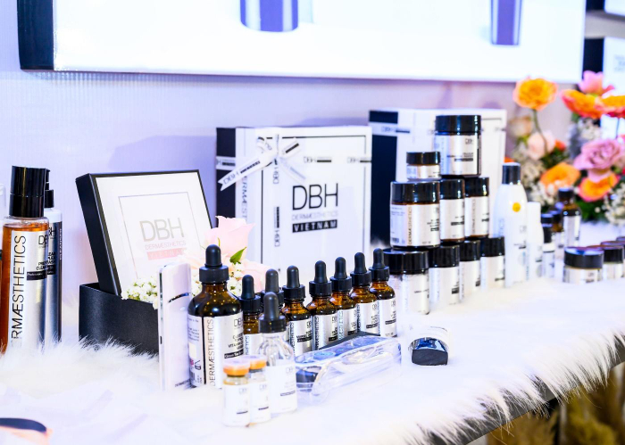 Mỹ phẩm DBH đã chinh phục khách hàng trên 20 quốc gia khác nhau. Vì vậy, sẽ thật thiếu sót nếu phụ nữ Việt Nam không có cơ hội tiếp tận với dòng mỹ phẩm cao cấp này.&nbsp;