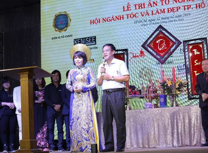 Ông Nguyễn Duy Tân PGĐ Sở Nội Vụ TP HCM phát biểu chúc mừng Hiệp Hội