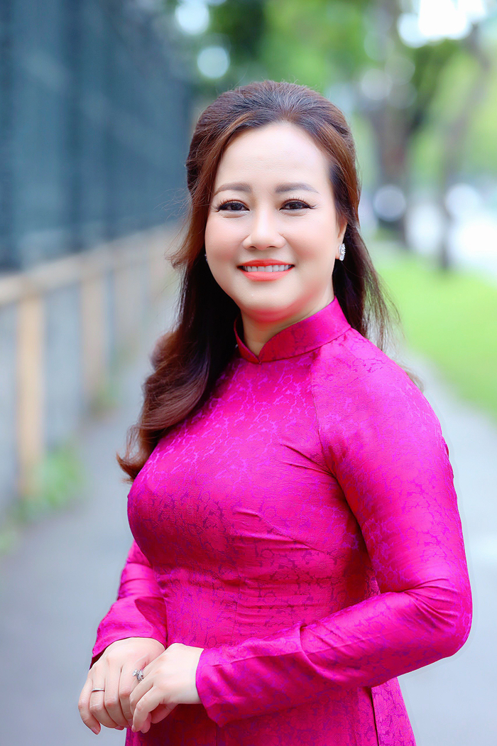 DS. HUỲNH DIỄM TRANG CEO global Beauty connections - Phó CT Thường Trực Hội Đào Tạo Phát Triển Nghề Làm Đẹp